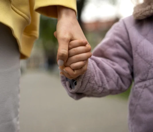 Rodzicielstwo w XXI wieku – wyzwania i paradoksy