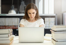 5 sposobów na efektywną naukę z YouTube i podcastów