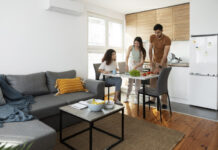 Małe mieszkanie, wielkie możliwości – sprytne triki aranżacyjne